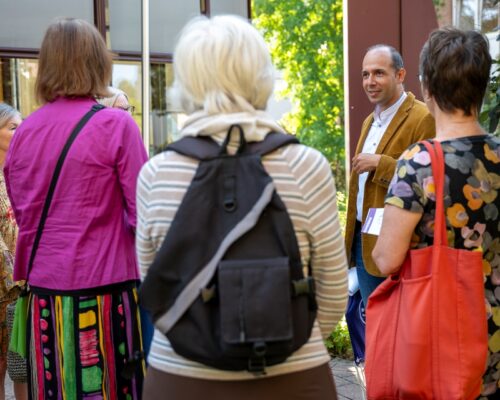 Nizar Müller, Leiter Fundraising, Projekt- und Innovationsmanagement, stellt Hamburgs älteste Stiftung vor.