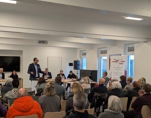 HaBüWo Sprecher Maik Greb, Vorstand der Hartwig-Hesse-Stiftung, begrüßt zum Wahlcheck, Fotos: HaBüWo