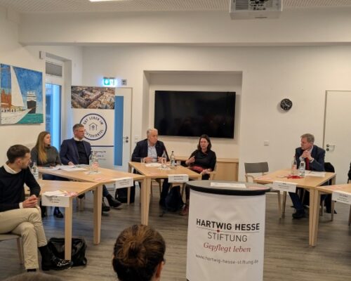 Linda Heitmann vom Bündnis 90/Die Grünen antwortet auf Fragen der Bewohnerschaft des Hartwig-Hesse-Quartiers