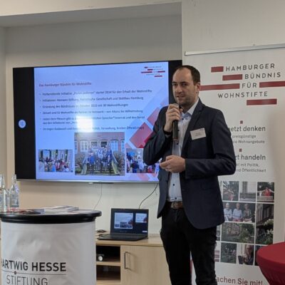Bündnis-Sprecher Maik Greb und Vorstand der Hartwig-Hesse-Stiftung berichtete über die Arbeit unseres Netzwerkes und seiner engagierten Stiftungspartner, Fotos: HaBüWo